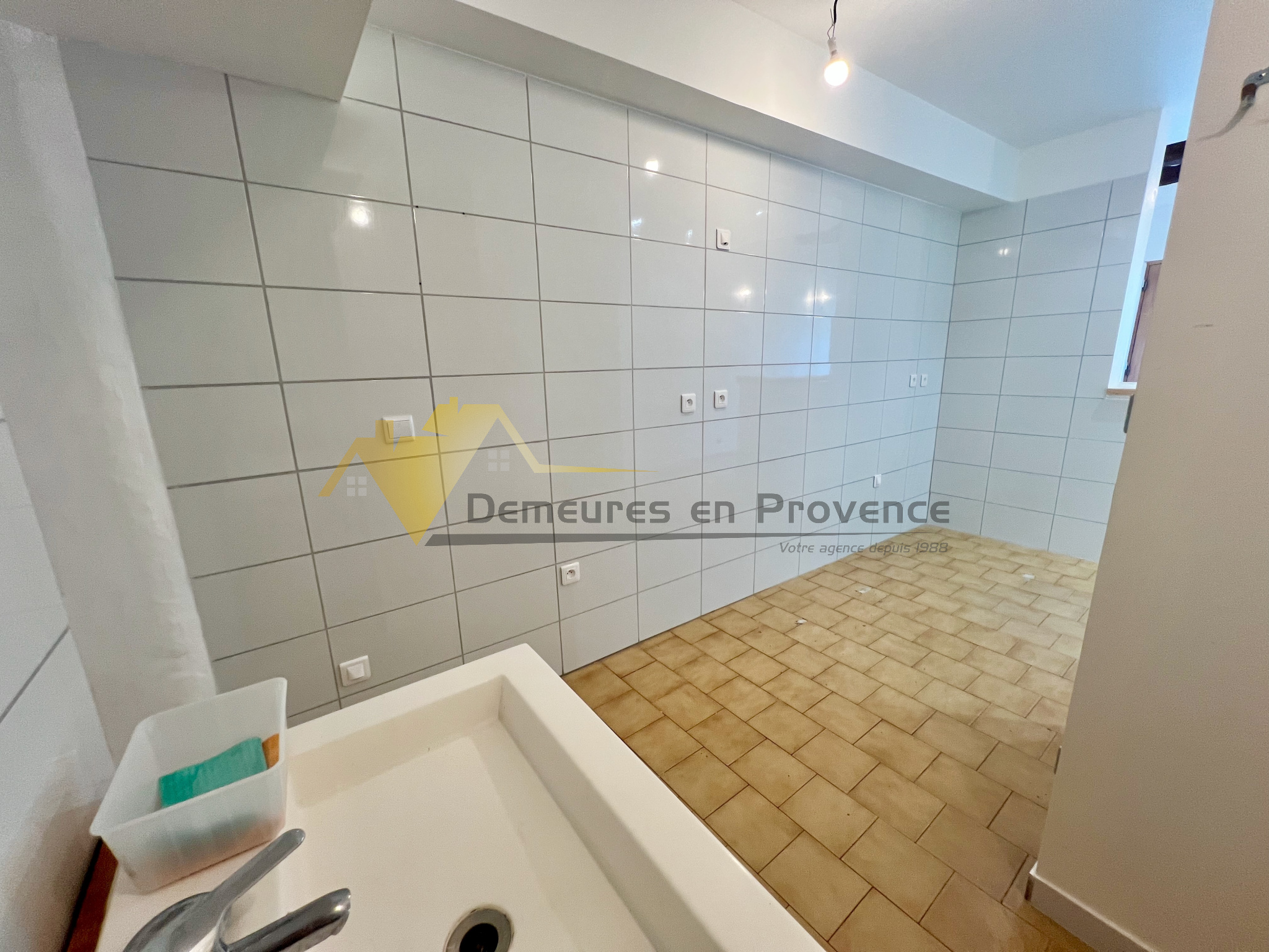 Image_6, Local professionnel, Vaison-la-Romaine, ref :584