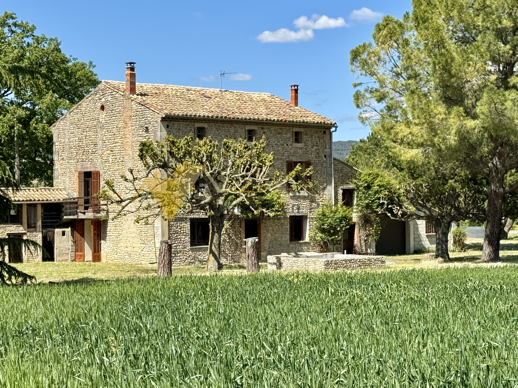 Ancienne ferme avec terrain en campagne de Villedieu.
